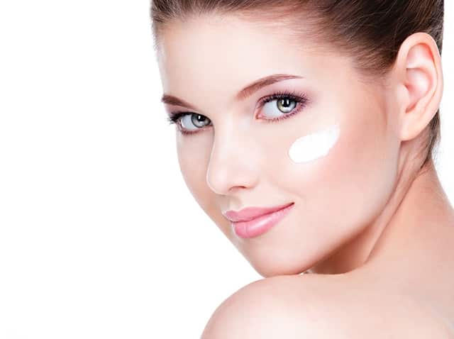 漂亮女子跳下悬崖(女子跳下悬崖变成蛇女的视频)