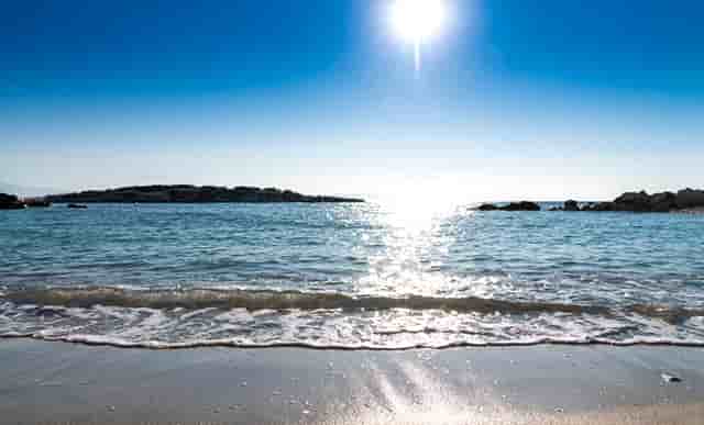 梦到亲人扔下我(梦到把别人从高处扔下)